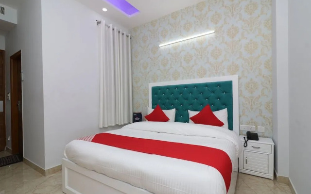 The Grand Palace by OYO Rooms