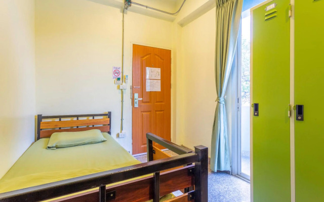 OYO 928 Leaf Hostel