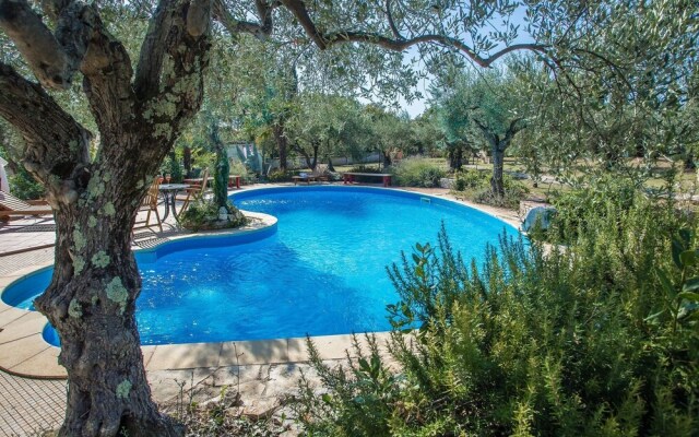 Quaint Holiday Home With Swimming Pool in Kaštelir