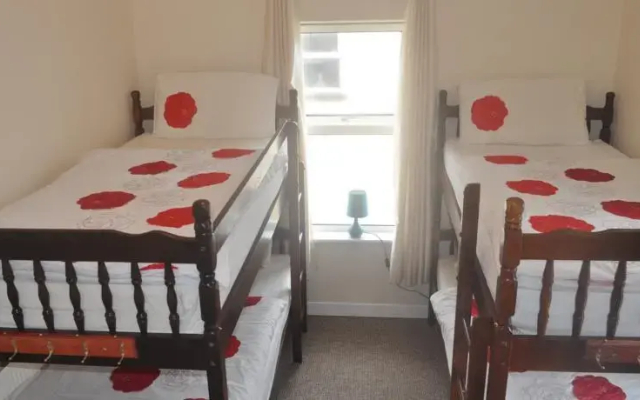 Strandhill Hostel & Surf School