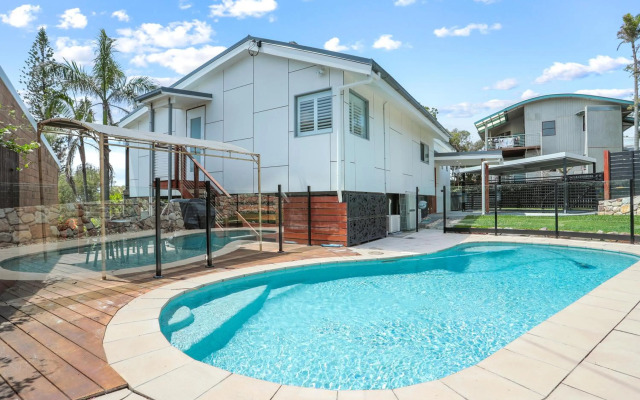 Luxe Coastal Abode, Marcus Beach