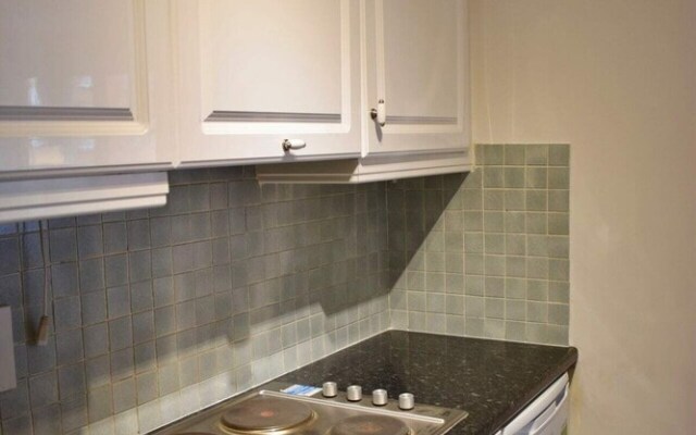 2 Bed Historical Christchurch With Parking