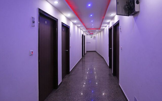 OYO 7578 Hotel Luck Residency