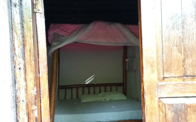 Room in B&B - Mida Creek Eco Camp - Cottage House