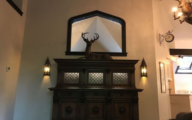 HIGHLANDS CASTLE overlooking Lake George.. plus 2 other Castles!