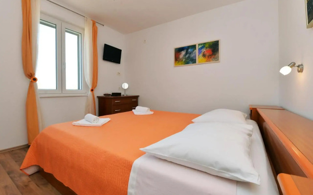 Beach apartment VAMI with sea view