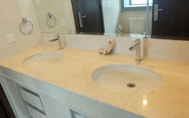 Luxury Spacious St Moritz Presidential Puri