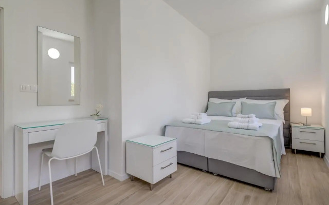 Spacious Modern Apartment Miljak - 1min to the beach