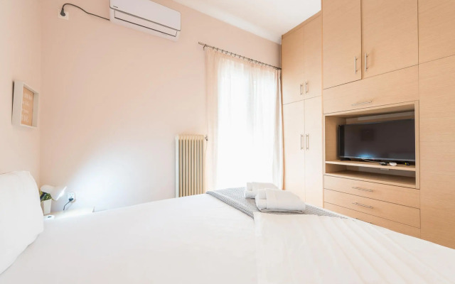 Stylish Acropolis Apartment  by Cloudkeys