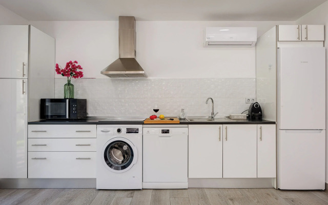 Villas By Seric,15' walking to the beach