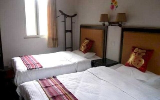 She＇s by the river