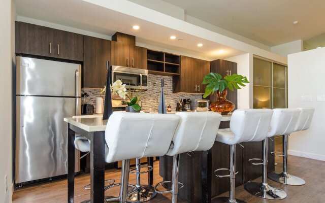 Downtown Convention Center Suite with Pool