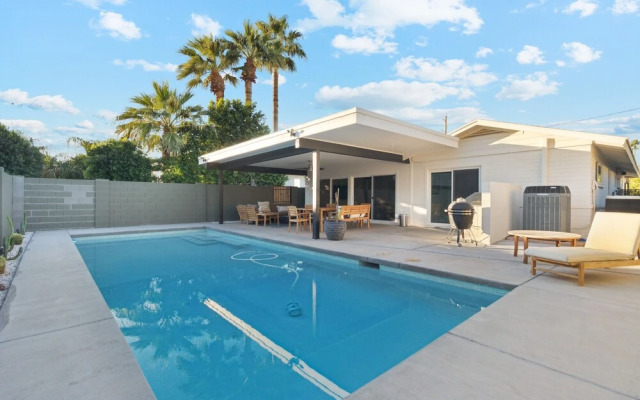 Twin Sunsets Oasis with 2 Pools