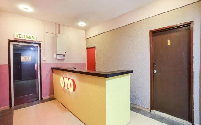 OYO 89585 Hotel Happy Inn