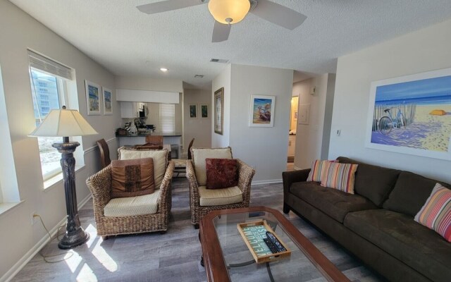 La Vista - 2 Br Condo