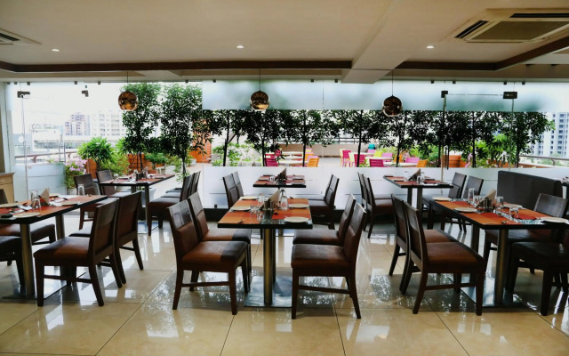 OYO Premium Vastrapur Lake