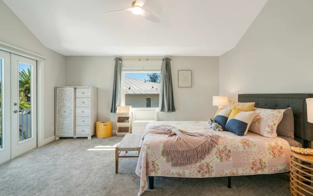 Sarasota Waterfront Pool Home With Dock