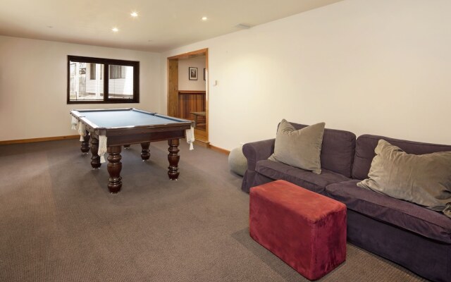 Rimrock - Superior waterfront home