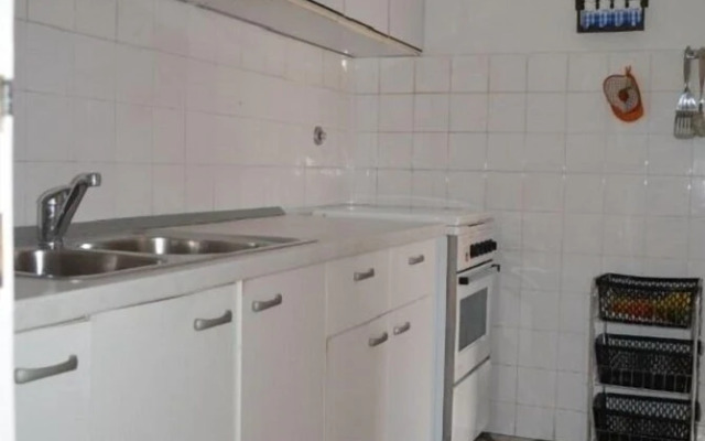 Lenka - Great Location & Free Parking - A1