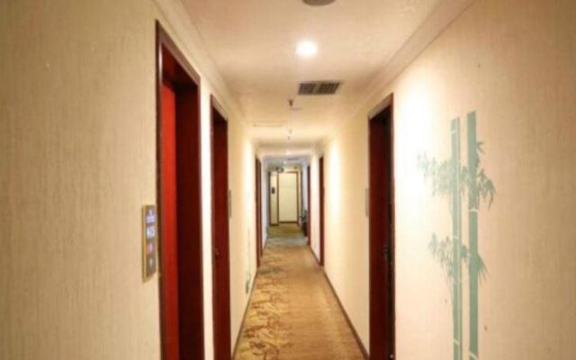 Glee Hotel