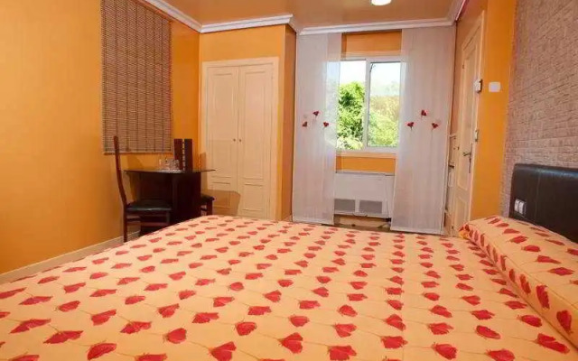 Hotel Holiday