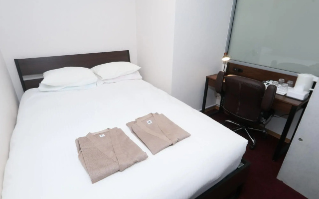 Lightning Hotel