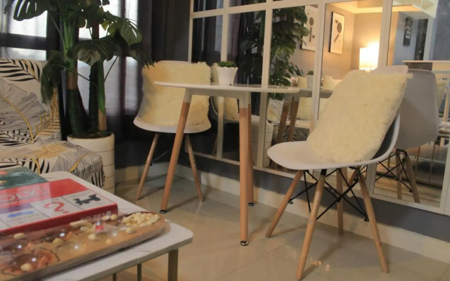 A2J BGC Luxury 2BR Loft Near Burgos Circle, Malls
