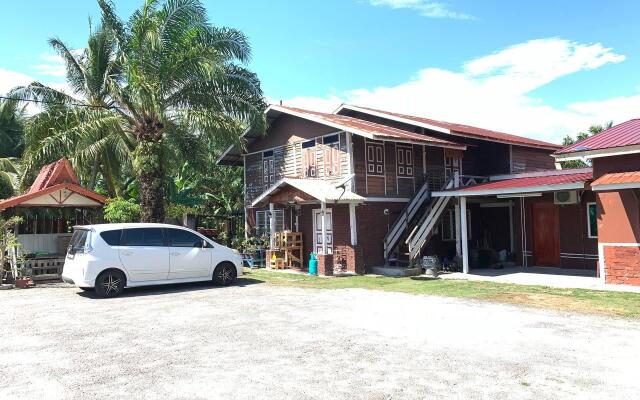 De Rimbun Inn (Resort & Camp)