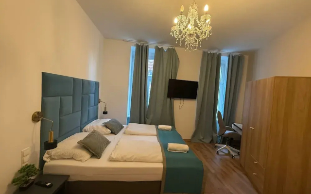 Chic 1BR Apt Walk to Vienna Sights