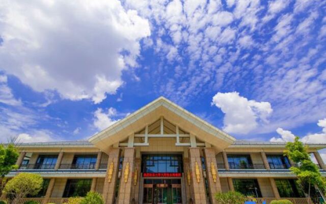 Longshan Hotel