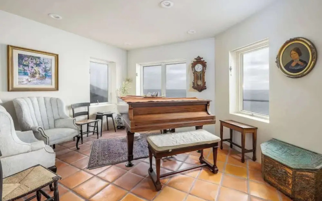 4 Bedroom With Pool in Oceanside