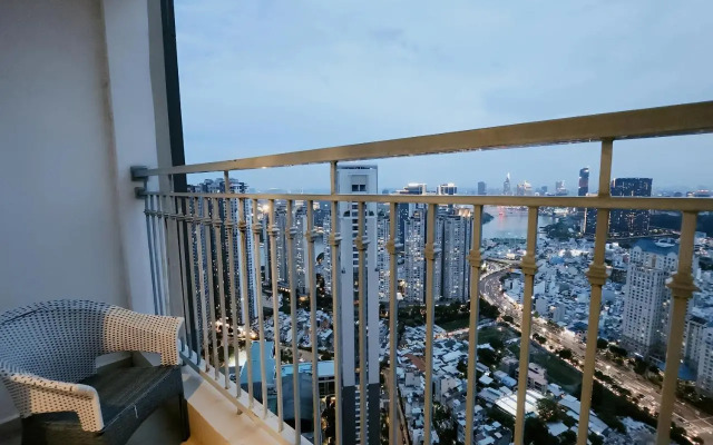 Long Apartment - Vinhomes Golden River