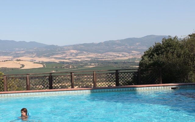 Apartment With Pool, Beautiful Surroundings