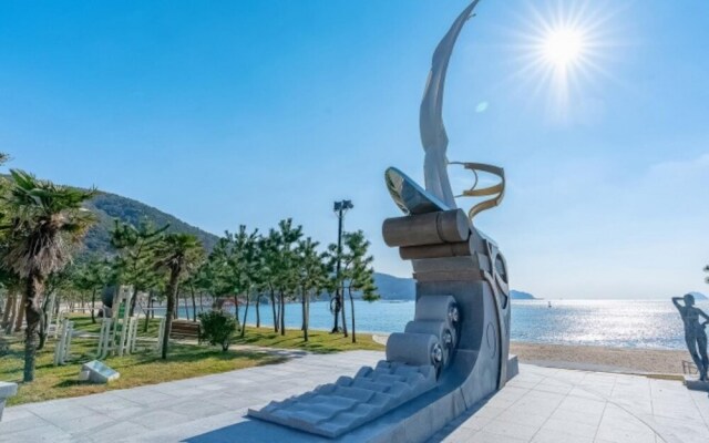 Geojedo Paradise Pension