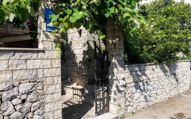 Apartment Wild Orange