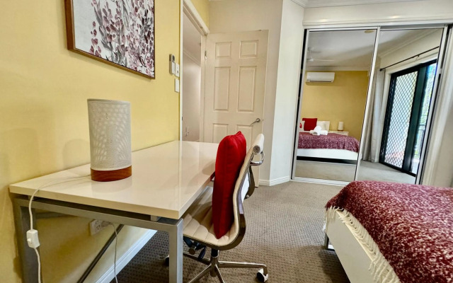 Lighthouse Apartments on The Strand - 2