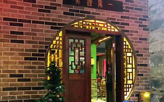 Yijia Denghuo Lakeside Boutique Hotel