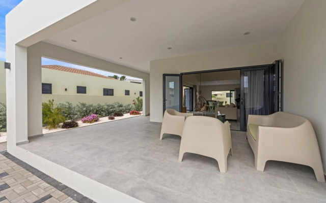 Infinity Blue villa with private pool