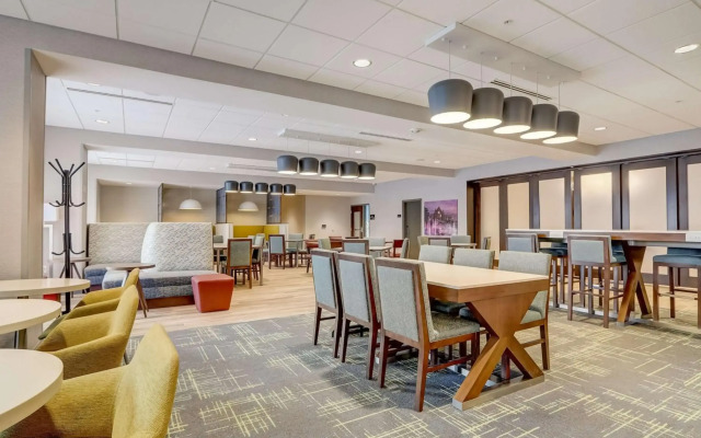 Hampton Inn & Suites Cincinnati Midtown Rookwood