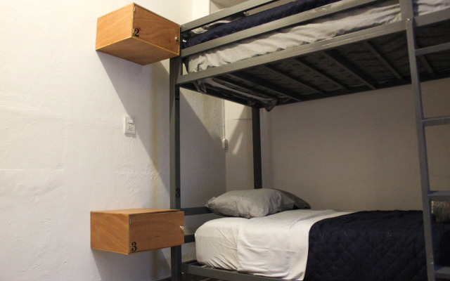 Real 114 Hostal - Hostel