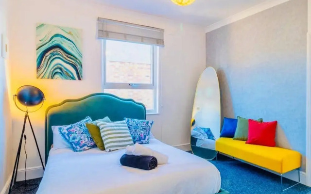 Rayleigh Retreat-spacious Family 3 Bed Apartment