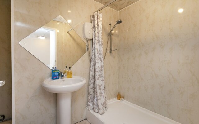 Longlyn 3 bedroom apartment