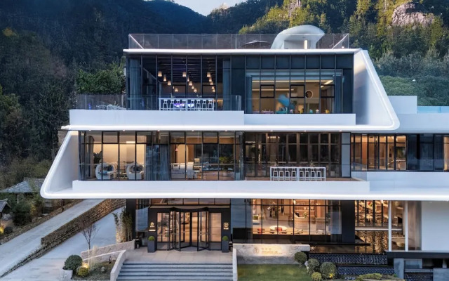 Oclinda de flori cu izvor termal Lin Yin