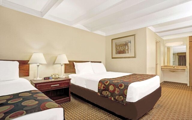 Days Inn by Wyndham Bloomington West