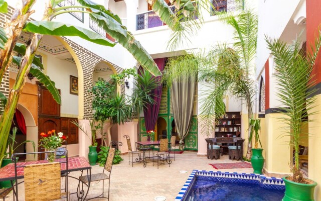 Riad Le Dromadaire Bleu by Weekome