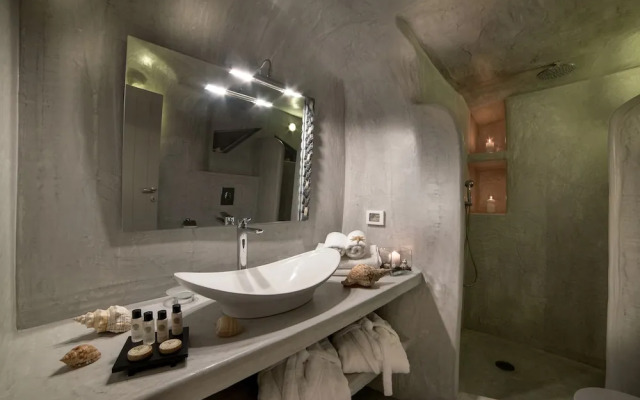 Kima Oia Suites