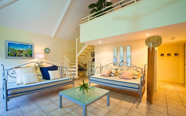 Osprey Holiday Village Unit 110 - Wake Up To the Birds in Your 4 Poster Bed with a View – Guest Rooms – Exmouth