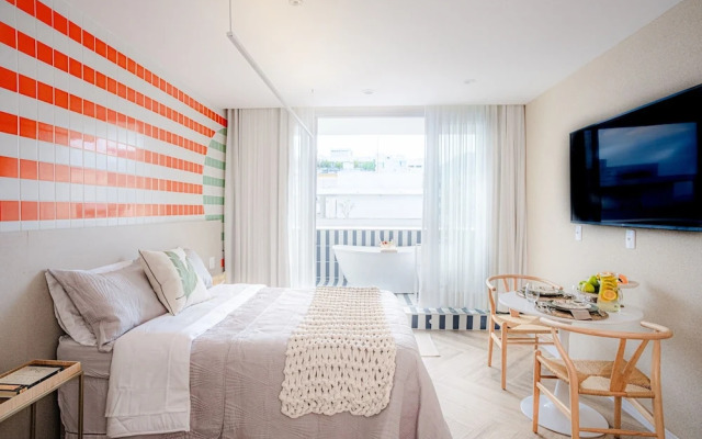 Sea View and Balcony With Bathtub PI Premium