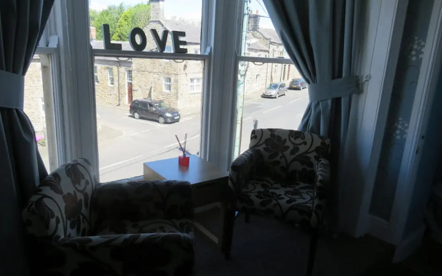 The Queens Arms Hotel