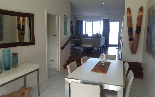 Villa Riviera on River Front